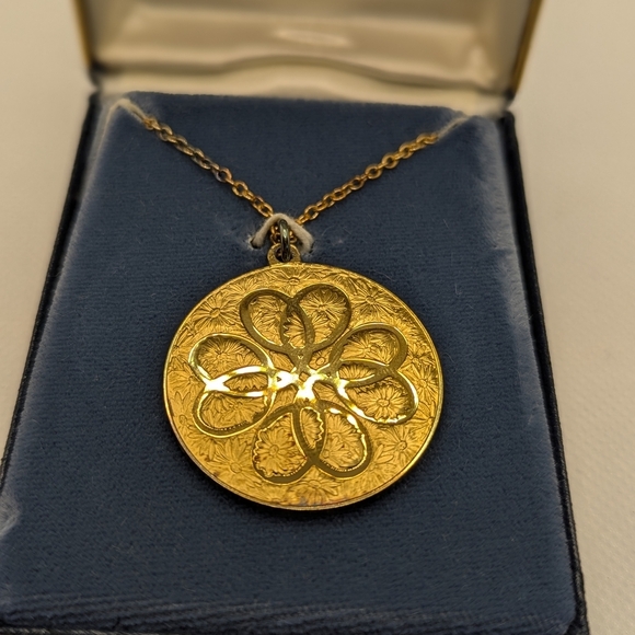 Jewelry - Franklin Mint Love Pendant